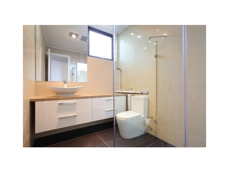 2/68 Lillimur Road, Ormond VIC 3204