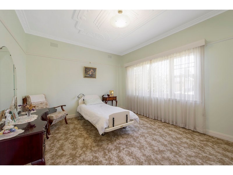 34 Calembeena Avenue, Hughesdale VIC 3166