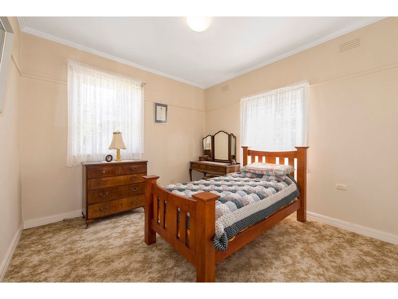 34 Calembeena Avenue, Hughesdale VIC 3166