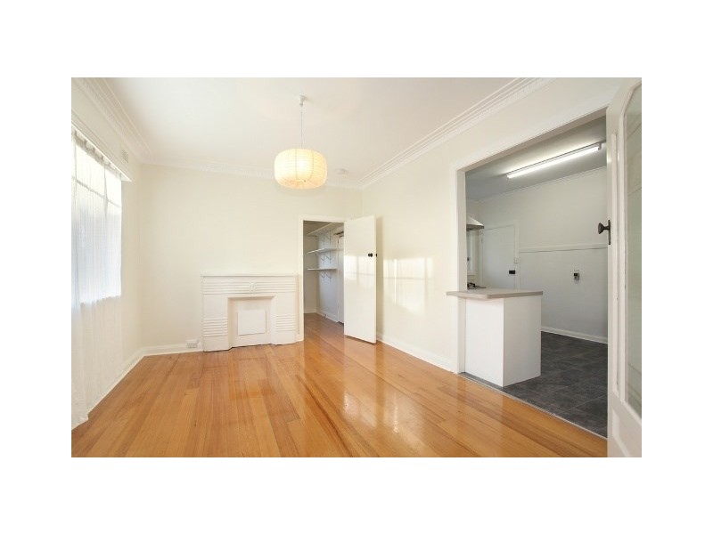 15 Shanahan Crescent, Mckinnon VIC 3204