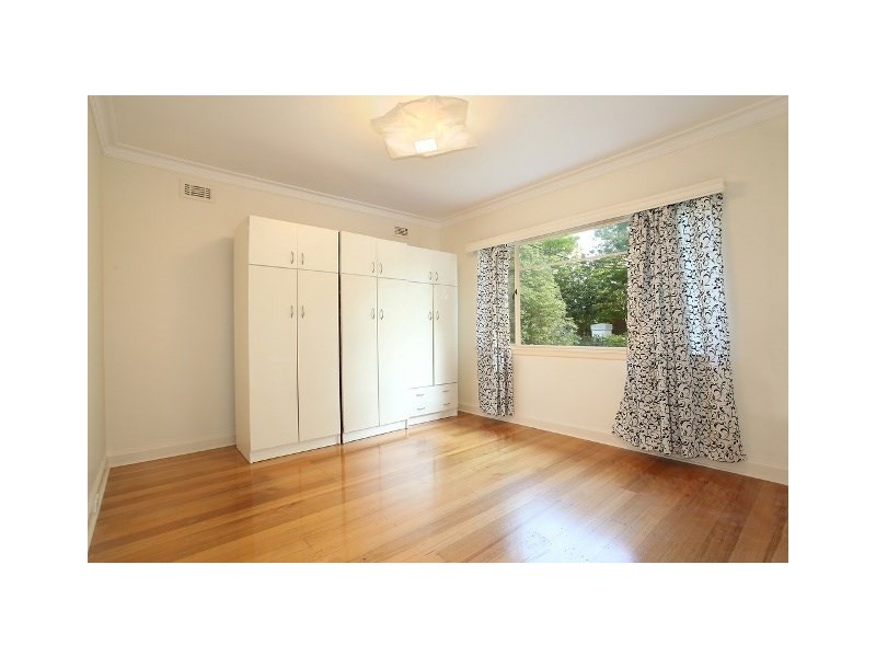 15 Shanahan Crescent, Mckinnon VIC 3204