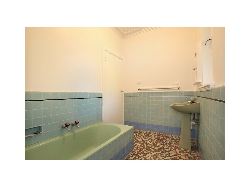 15 Shanahan Crescent, Mckinnon VIC 3204