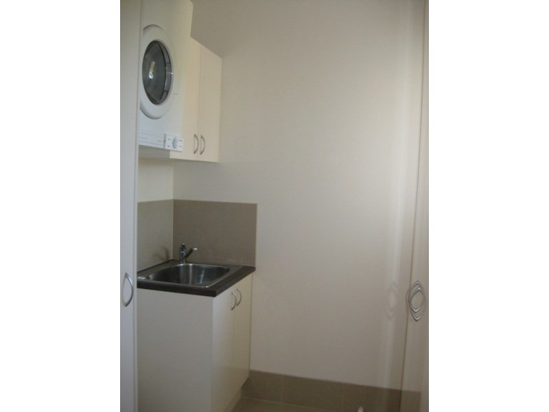 2/37 WILLESDEN Road, Hughesdale VIC 3166