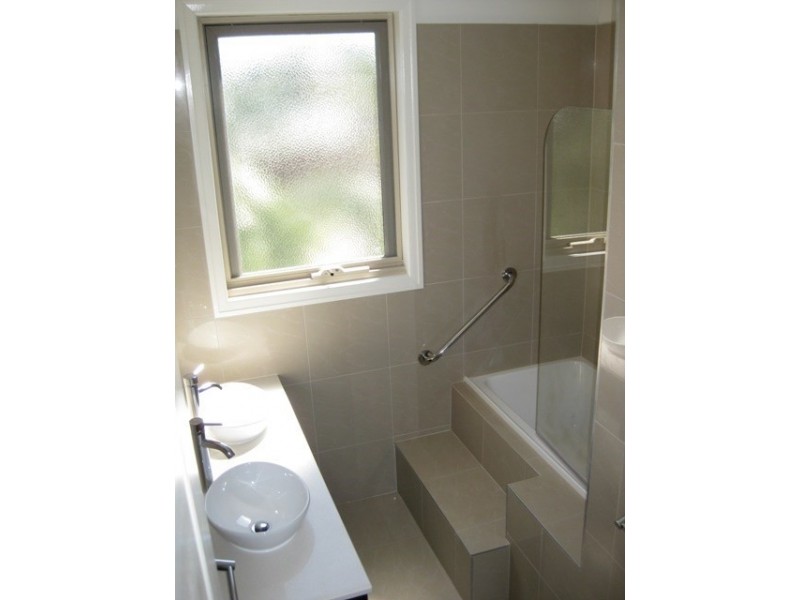 2/37 WILLESDEN Road, Hughesdale VIC 3166