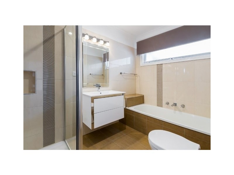 2/160 Kambrook Road, Caulfield VIC 3162