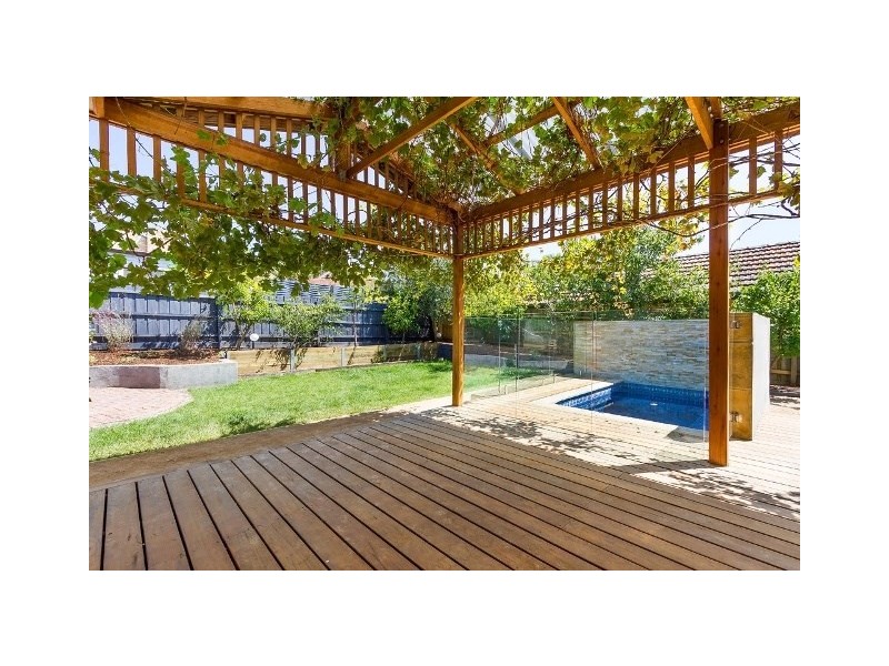 1 Gauntlet Road, Malvern East VIC 3145