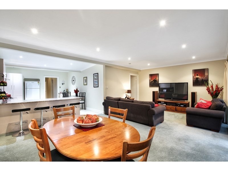 8 Darling Street, Hughesdale VIC 3166