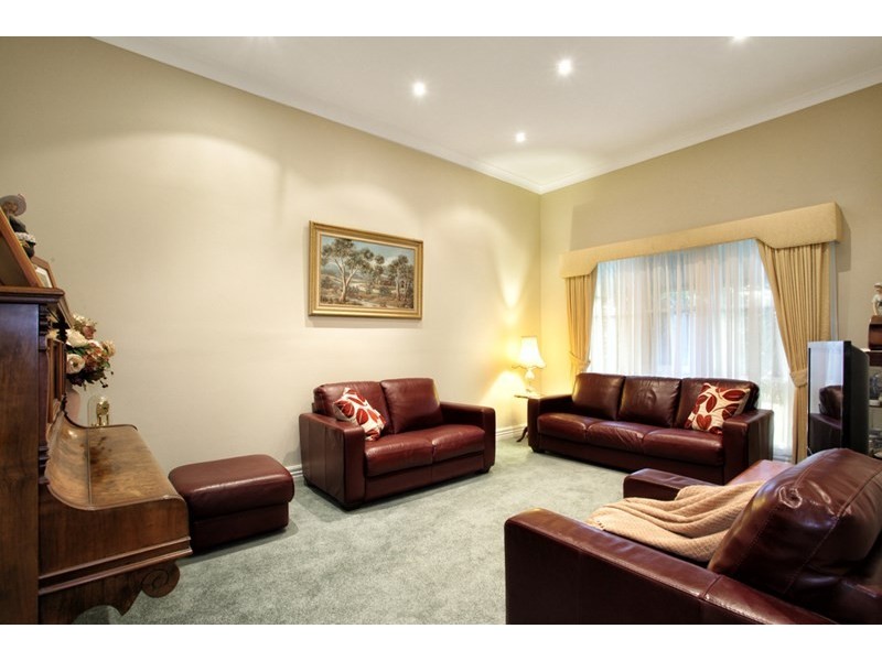 8 Darling Street, Hughesdale VIC 3166