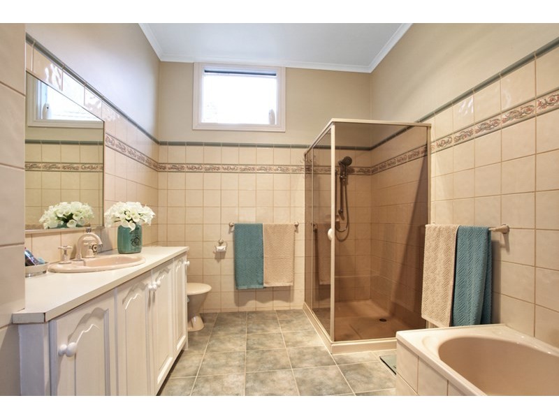 8 Darling Street, Hughesdale VIC 3166