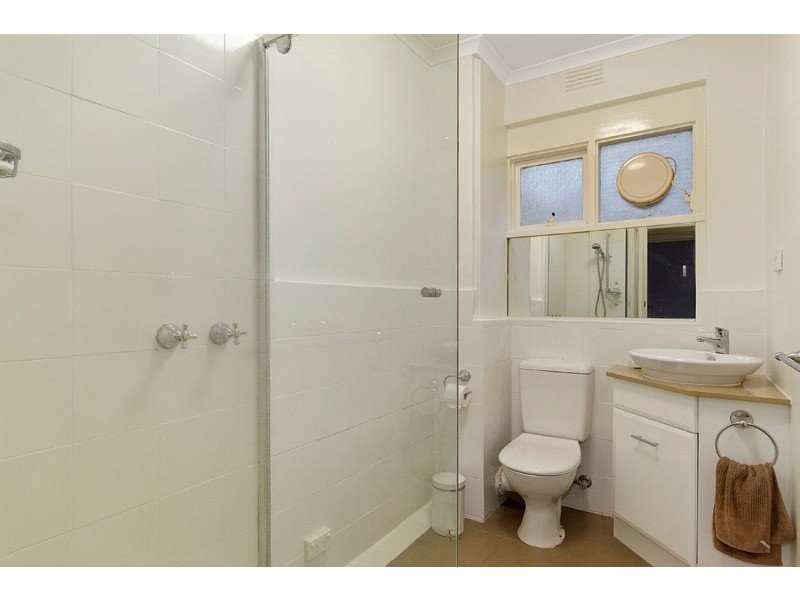 2/16 Jersey Parde, Carnegie VIC 3163