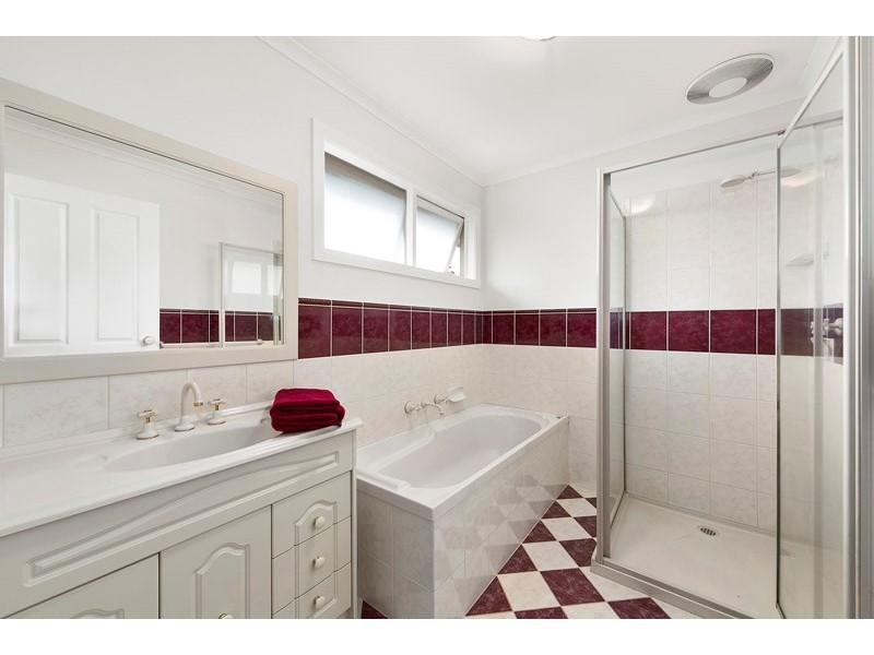 13 Huntingfield Court, Carnegie VIC 3163