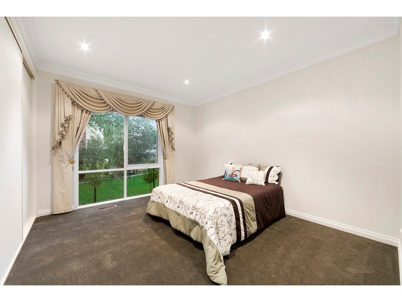 13 Huntingfield Court, Carnegie VIC 3163