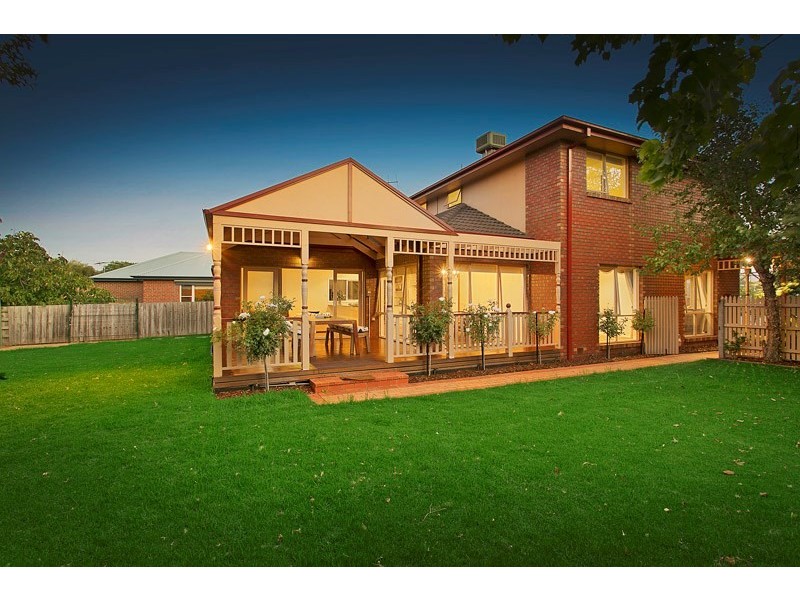 13 Huntingfield Court, Carnegie VIC 3163