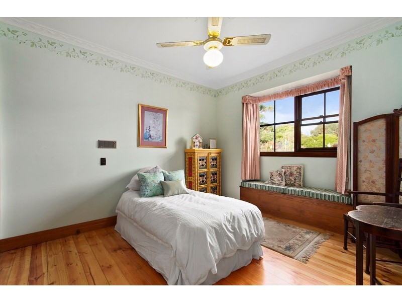 16 Poath Road, Hughesdale VIC 3166