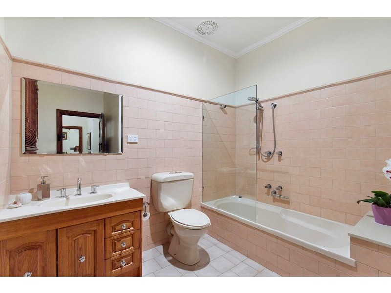 16 Poath Road, Hughesdale VIC 3166