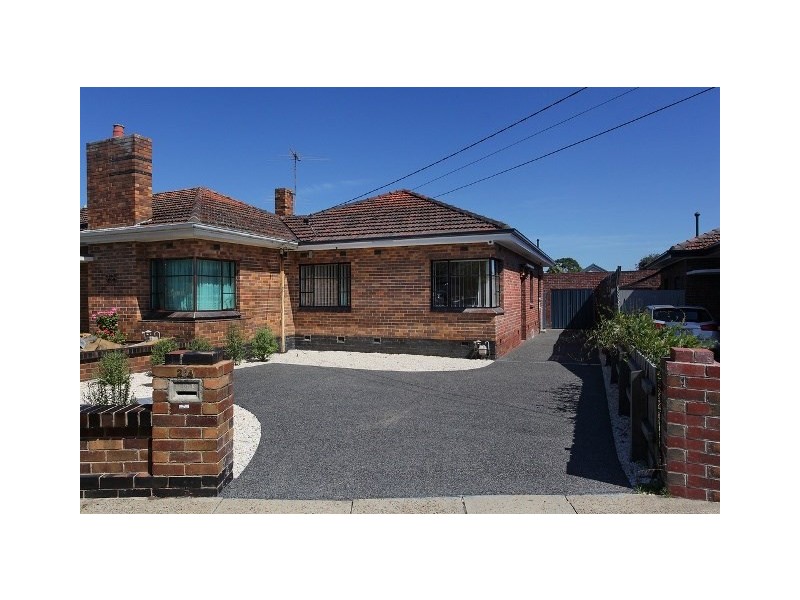 24 Newham Grove, Ormond VIC 3204