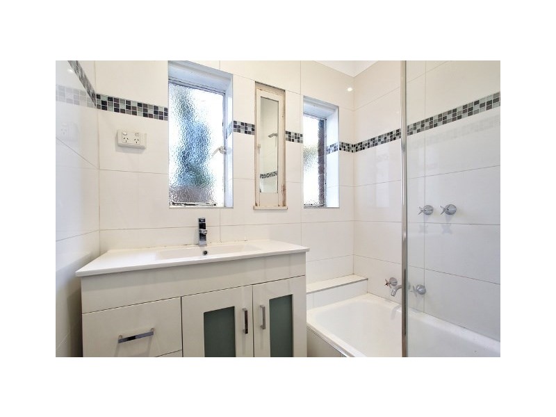 24 Newham Grove, Ormond VIC 3204