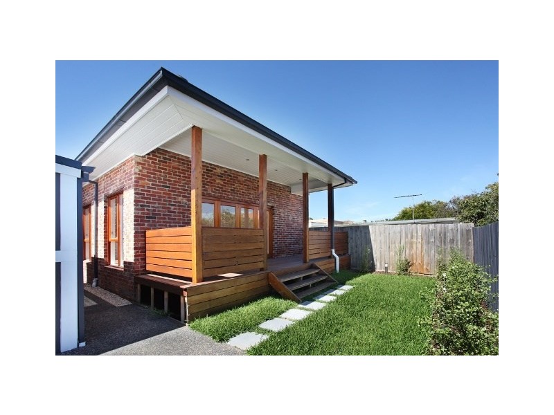 24 Newham Grove, Ormond VIC 3204