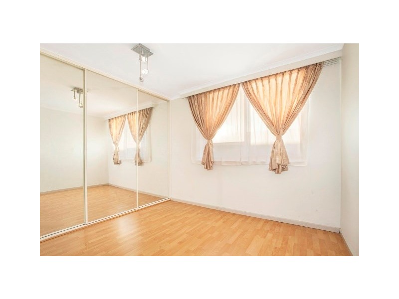 9/33 Toolambool Road, Carnegie VIC 3163