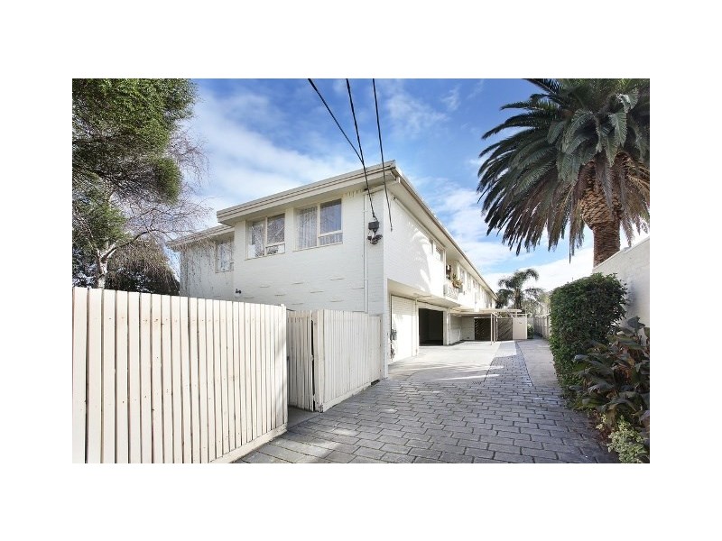 9/33 Toolambool Road, Carnegie VIC 3163