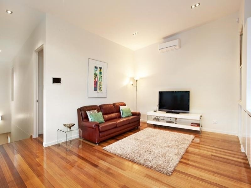 1/14 St Huberts, Carnegie VIC 3163