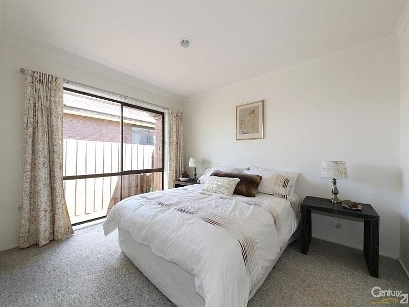 2/5 Woornack Road, Carnegie VIC 3163
