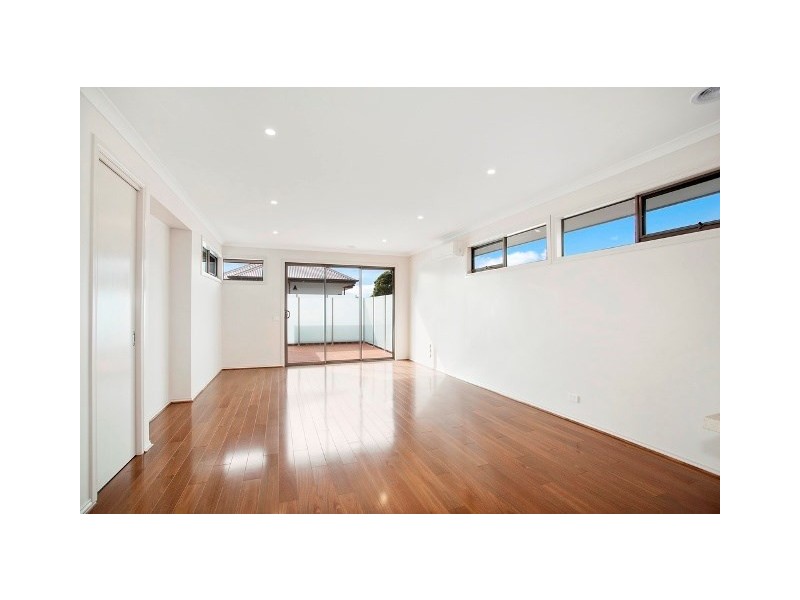 2/172 kangaroo Road, Hughesdale VIC 3166