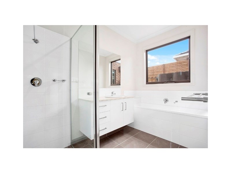 2/172 kangaroo Road, Hughesdale VIC 3166