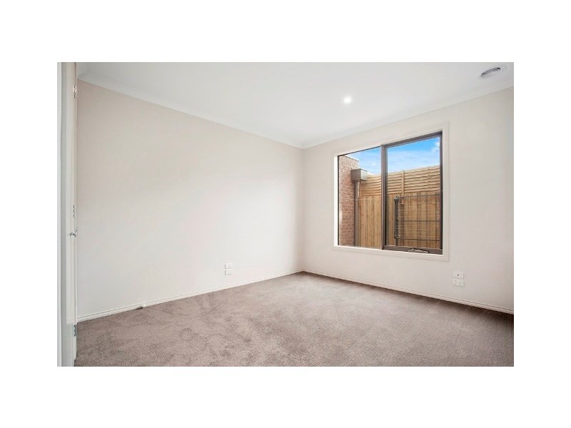 2/172 kangaroo Road, Hughesdale VIC 3166
