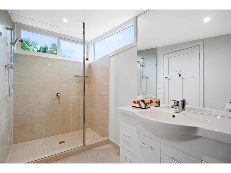 9 Camden Road, Hughesdale VIC 3166
