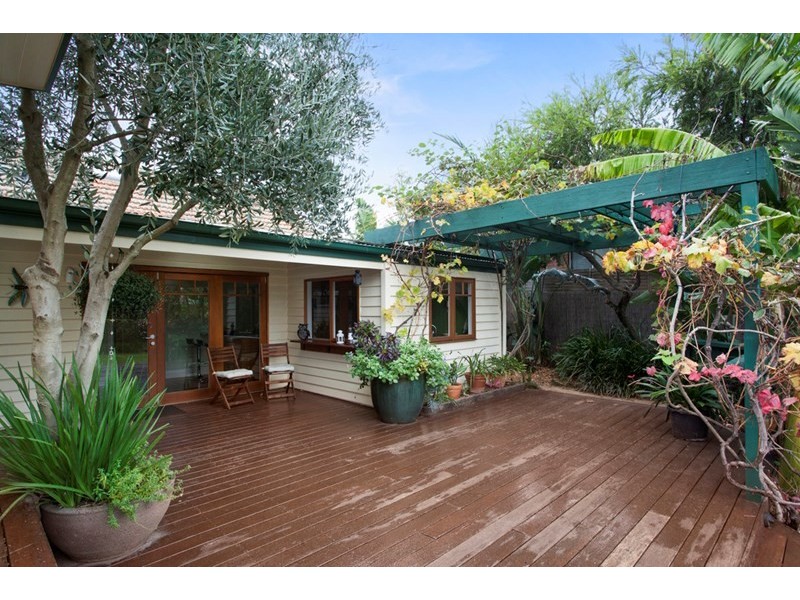 9 Camden Road, Hughesdale VIC 3166