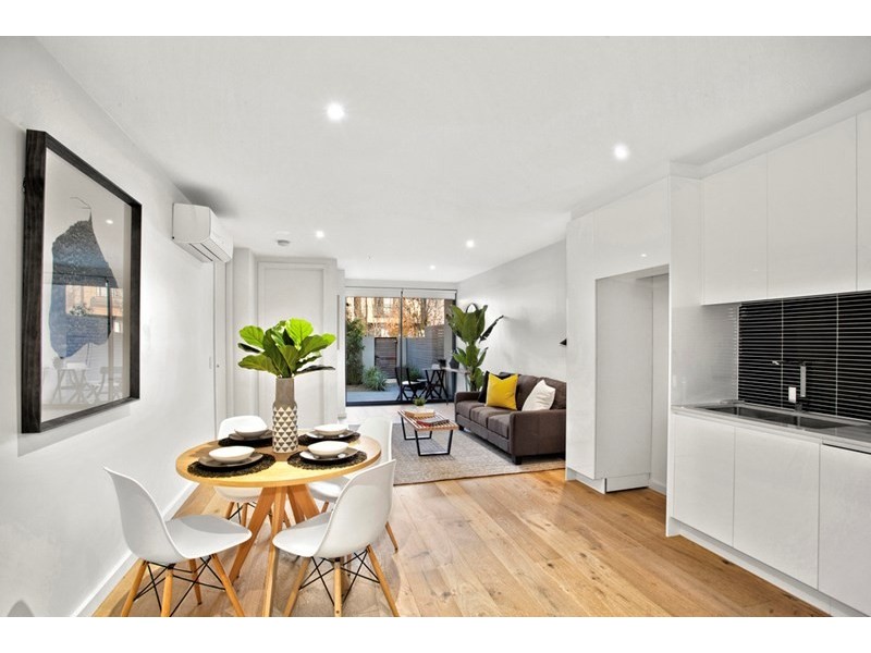 2/15 Manchester Grove, Glen Huntly VIC 3163