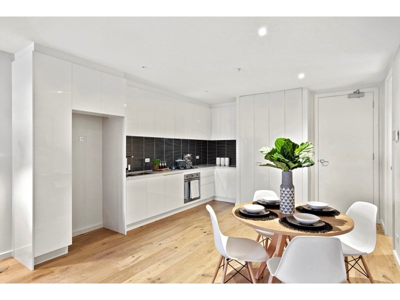 2/15 Manchester Grove, Glen Huntly VIC 3163