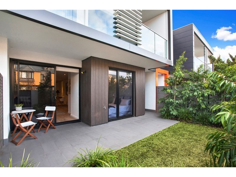 2/15 Manchester Grove, Glen Huntly VIC 3163