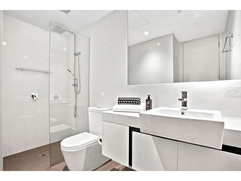 2/15 Manchester Grove, Glen Huntly VIC 3163