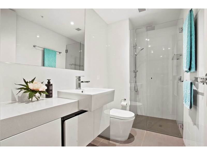 2/15 Manchester Grove, Glen Huntly VIC 3163
