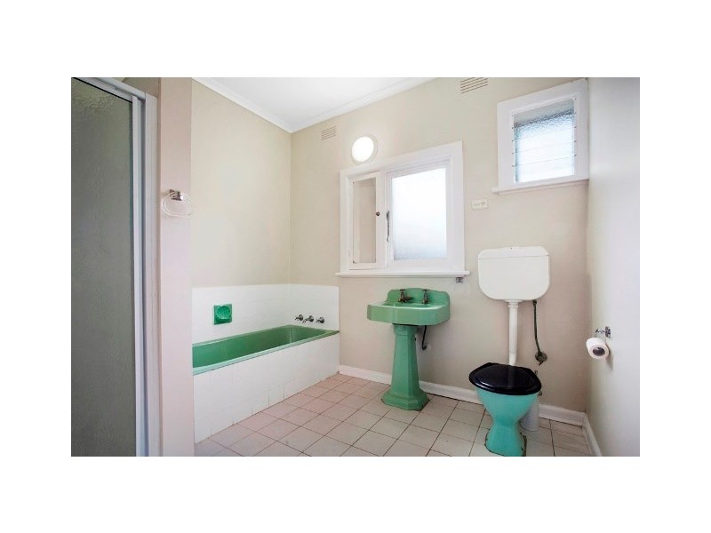 2 Enniss Avenue, Bentleigh East VIC 3165