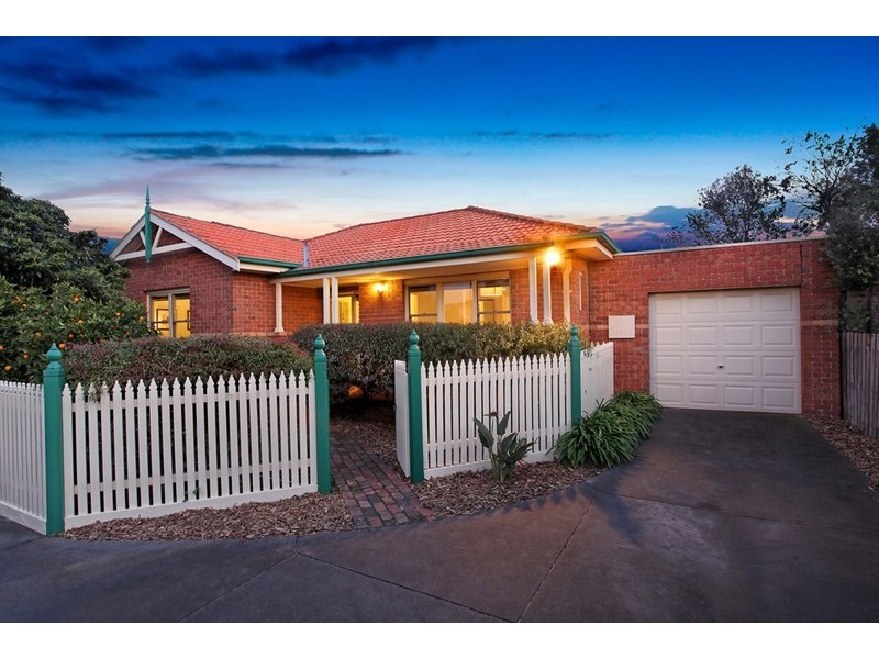 2/18 Calembeena Avenue, Hughesdale VIC 3166