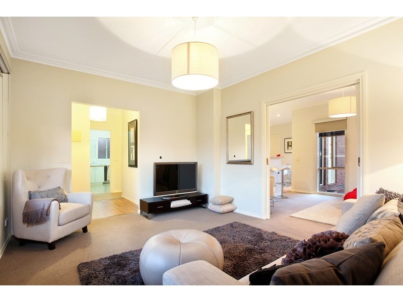 2/18 Calembeena Avenue, Hughesdale VIC 3166