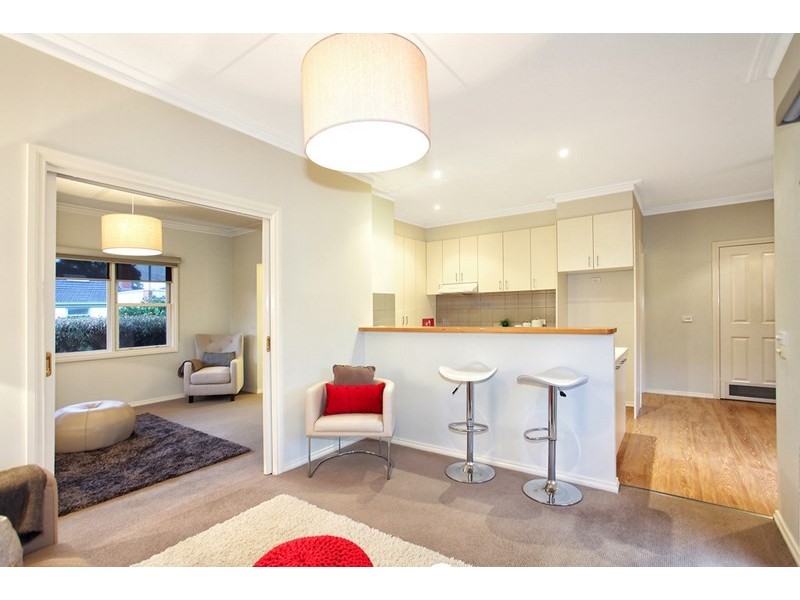 2/18 Calembeena Avenue, Hughesdale VIC 3166