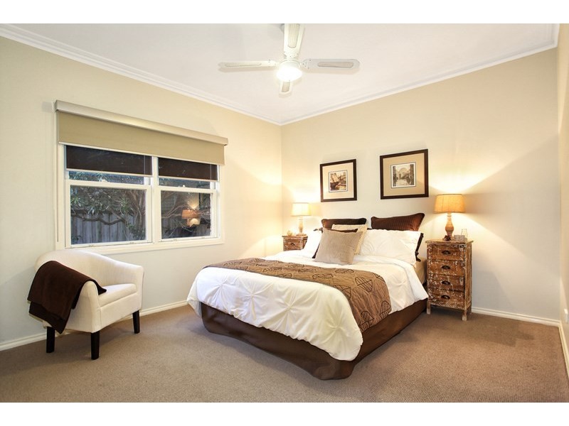 2/18 Calembeena Avenue, Hughesdale VIC 3166