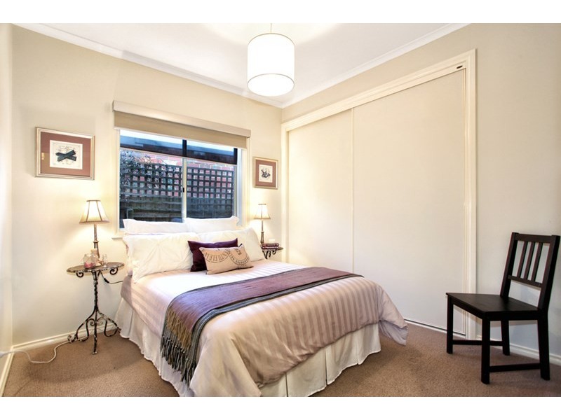 2/18 Calembeena Avenue, Hughesdale VIC 3166