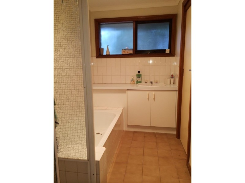 12 Small Road, Bentleigh VIC 3204