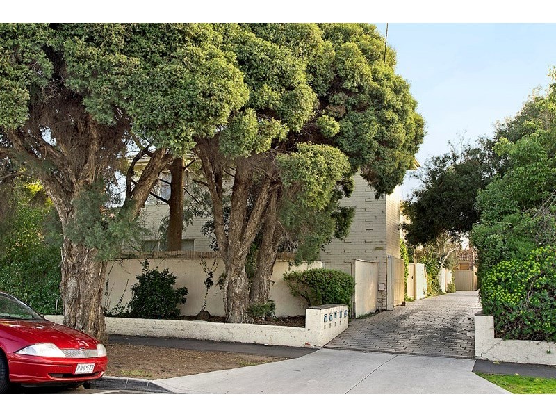 8/22 Kokaribb Road, Carnegie VIC 3163