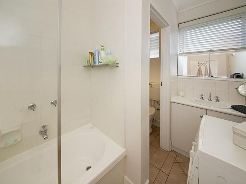 1/6 Rigby Avenue, Carnegie VIC 3163