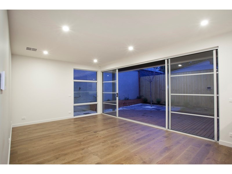 2/4 Nicholls Road, Ormond VIC 3204