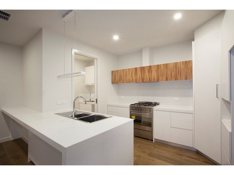 2/4 Nicholls Road, Ormond VIC 3204