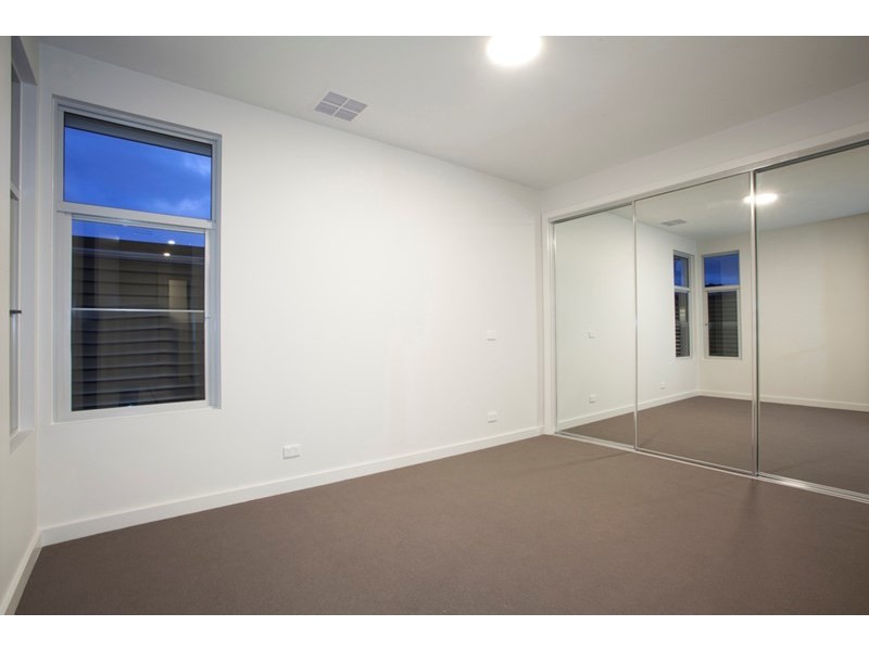 2/4 Nicholls Road, Ormond VIC 3204