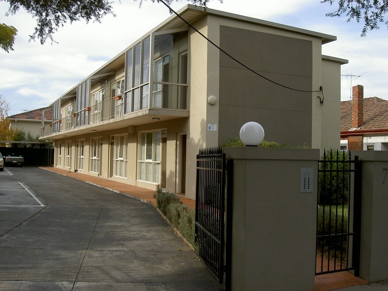 7 Truganini Road, Carnegie VIC 3163