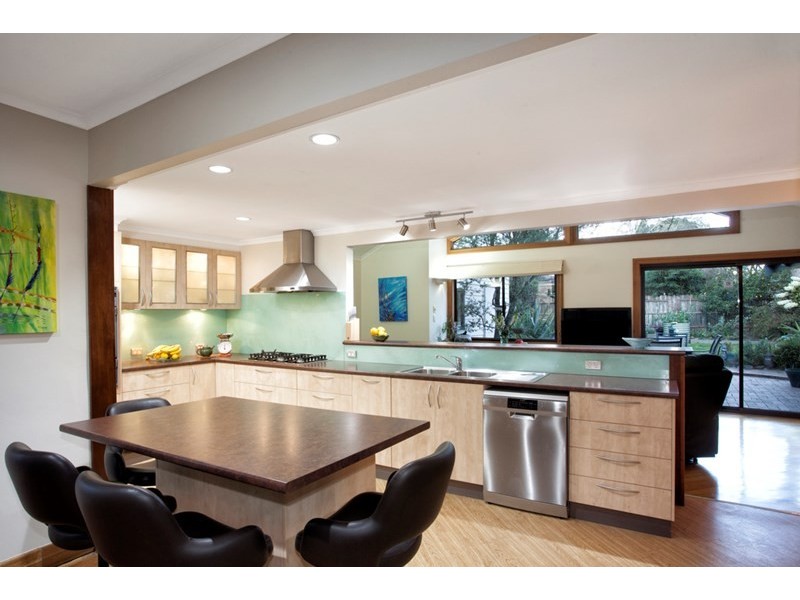 16 Preston Road, Hughesdale VIC 3166